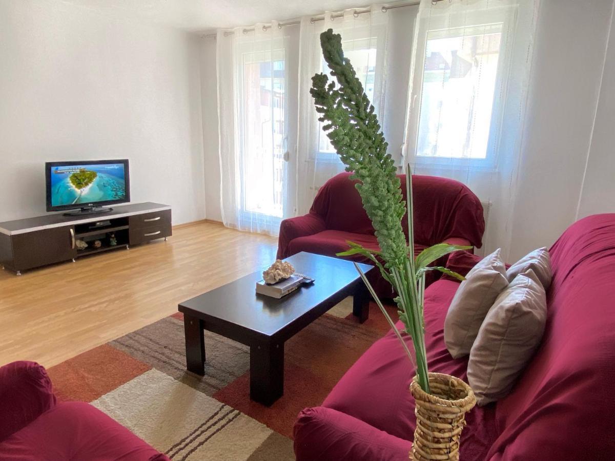 Zogu Apartments - City Center Pristina Eksteriør billede